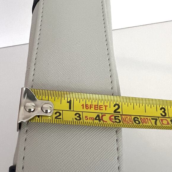 BRIC’S Qatar Airways Amenity Toiletry Zip Pouch Cream Blue Travel Dopp Case - Picture 10 of 10